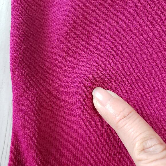 Chico's Design Fuchsia Sleeveless V-Neck Stretchy Top Women's Size 2/12/Medium - Picture 9 of 9